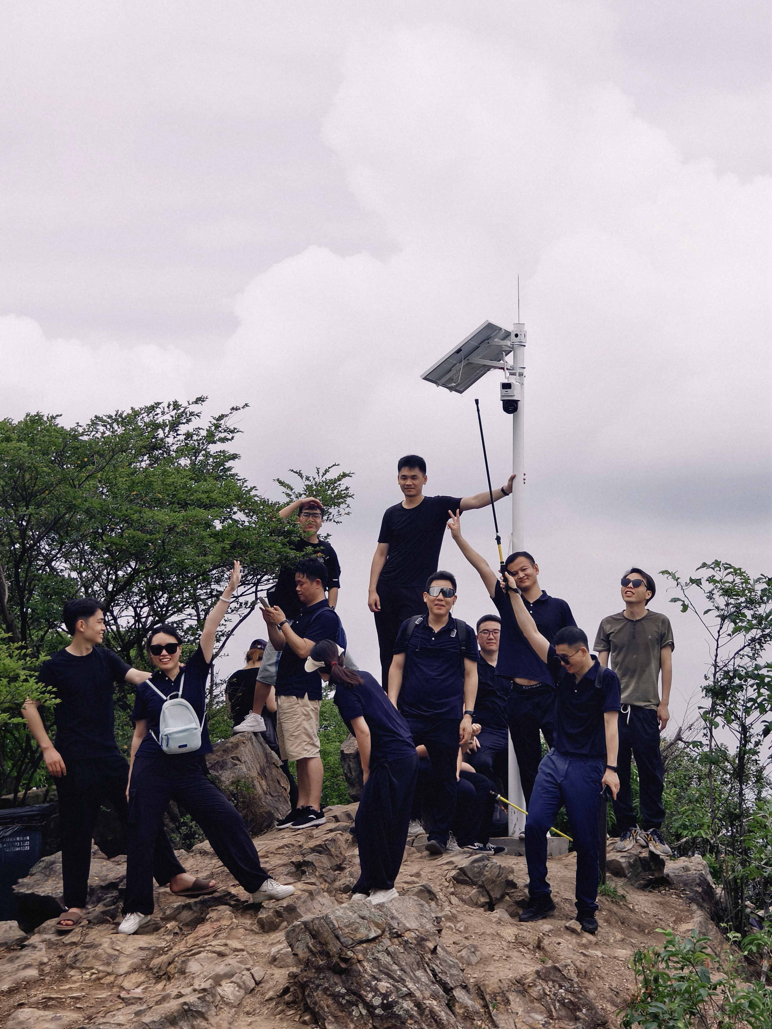 久信達科技公司員工齊聚光明區(qū)蠄蜍石，開啟活力爬山之旅暨團建活動(圖4)